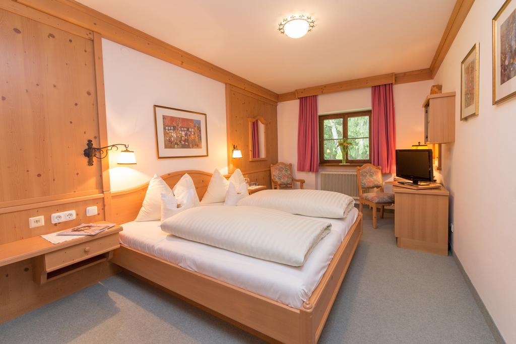 デア エルホーフ レストラン ＆ ラントホテル ツェル アム ゼー 部屋 写真